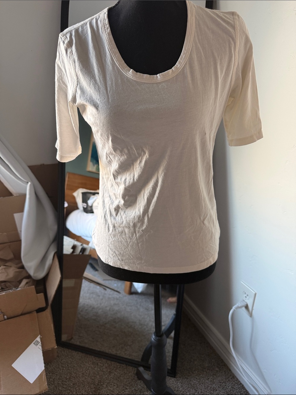 New Theory Cream Scoop Neck Short Sleeve Tee